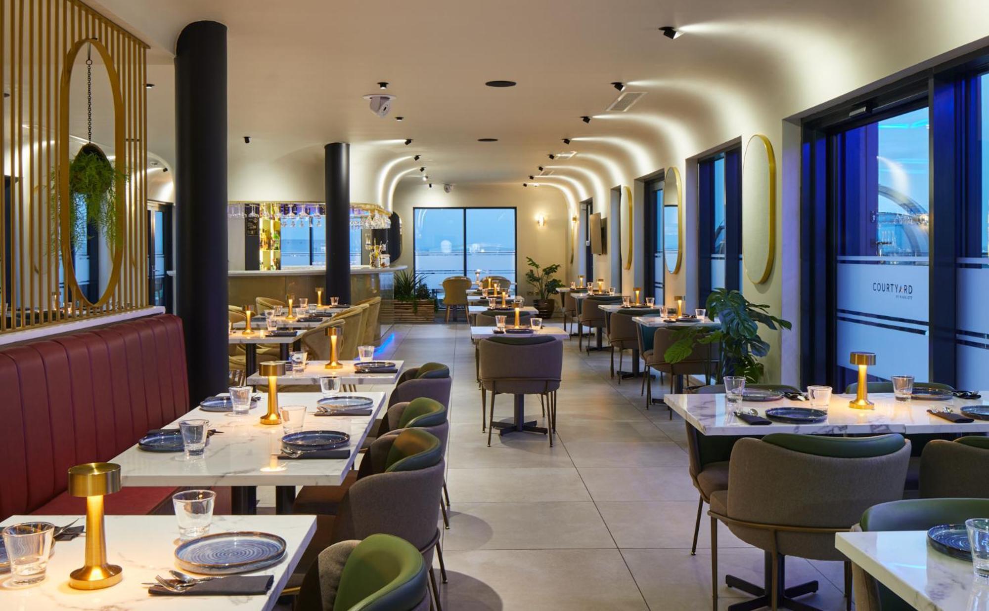 Courtyard By Marriott London Heathrow Airport Hotell Harlington  Eksteriør bilde