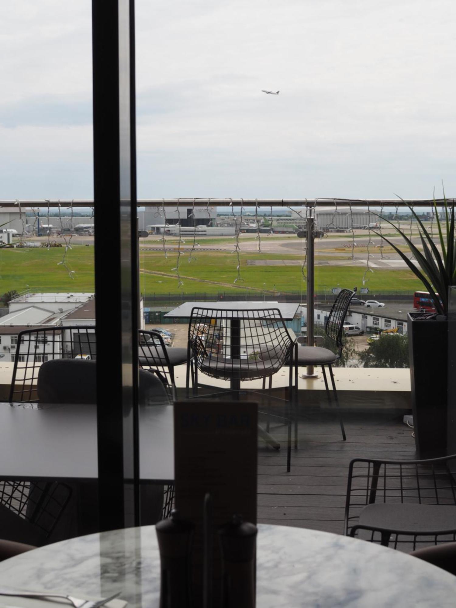Courtyard By Marriott London Heathrow Airport Hotell Harlington  Eksteriør bilde