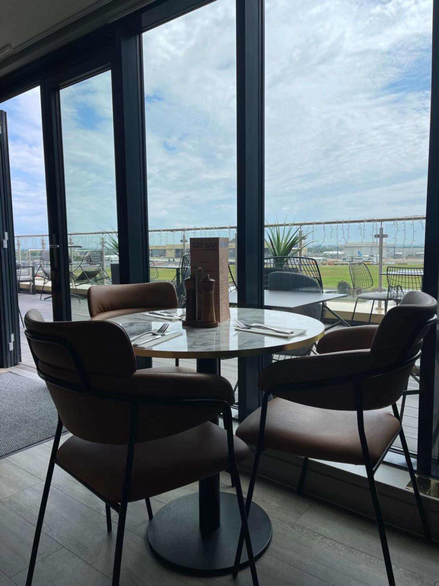 Courtyard By Marriott London Heathrow Airport Hotell Harlington  Eksteriør bilde