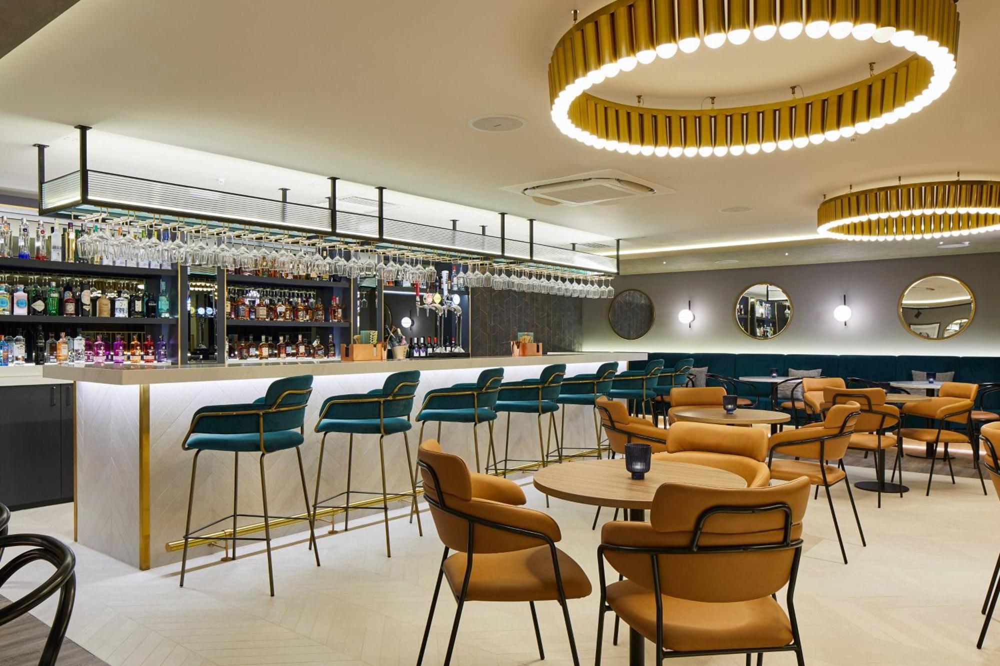 Courtyard By Marriott London Heathrow Airport Hotell Harlington  Eksteriør bilde