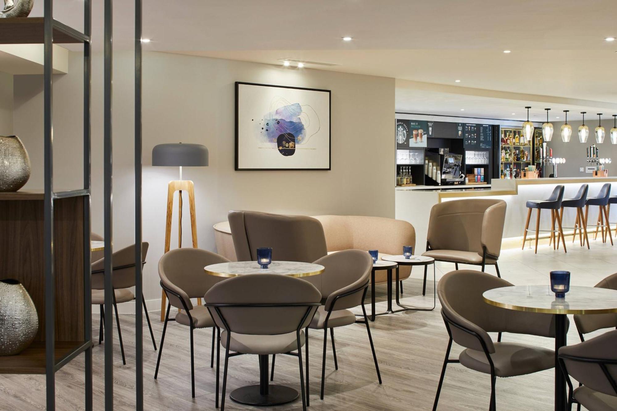 Courtyard By Marriott London Heathrow Airport Hotell Harlington  Eksteriør bilde