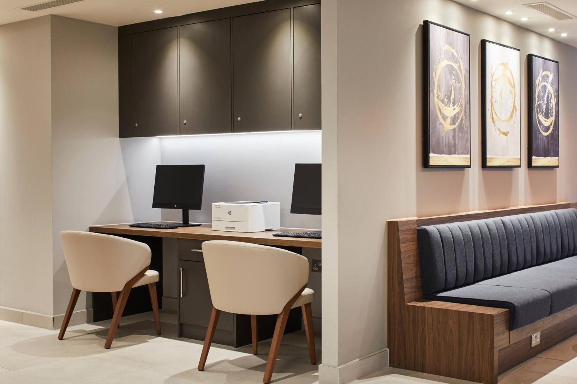 Courtyard By Marriott London Heathrow Airport Hotell Harlington  Eksteriør bilde