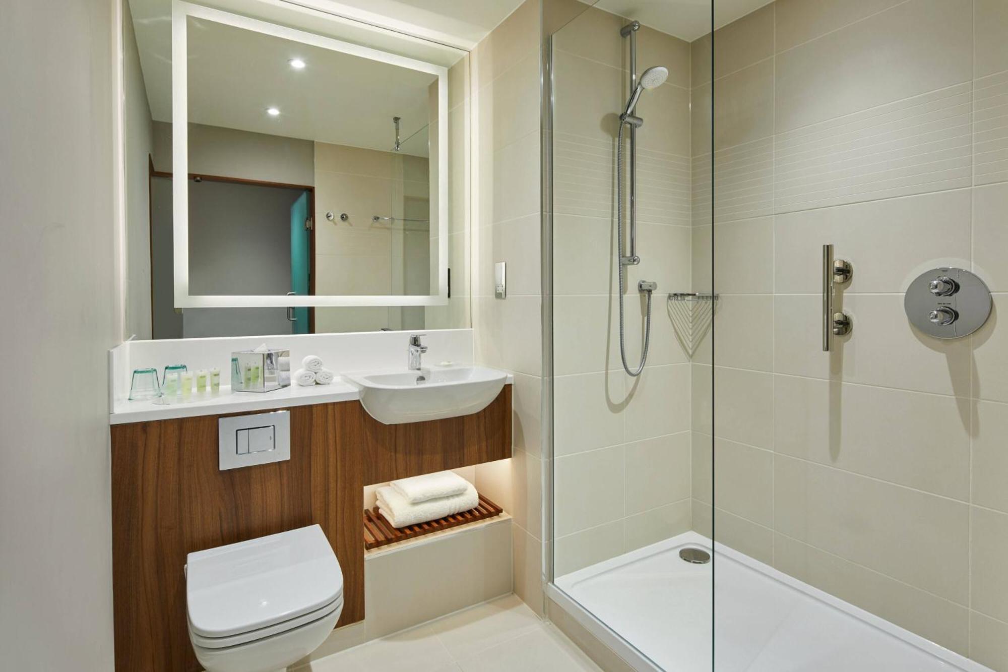Courtyard By Marriott London Heathrow Airport Hotell Harlington  Eksteriør bilde