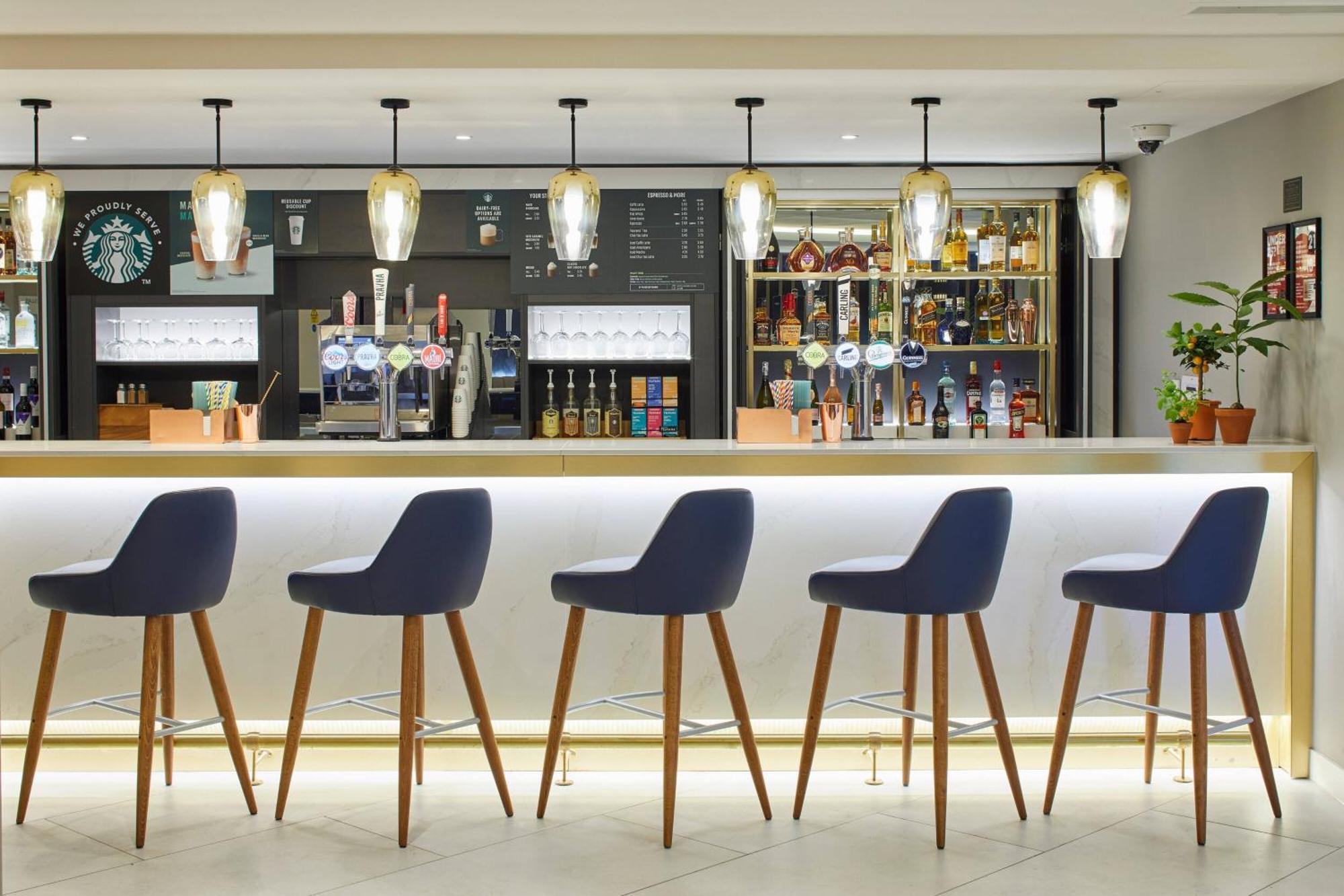 Courtyard By Marriott London Heathrow Airport Hotell Harlington  Eksteriør bilde