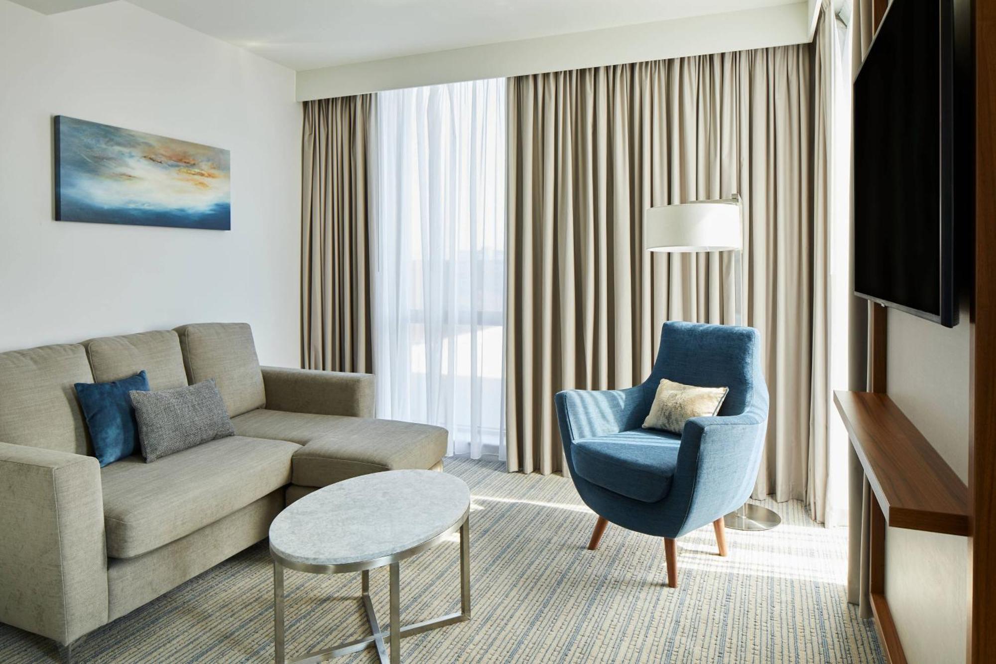 Courtyard By Marriott London Heathrow Airport Hotell Harlington  Eksteriør bilde