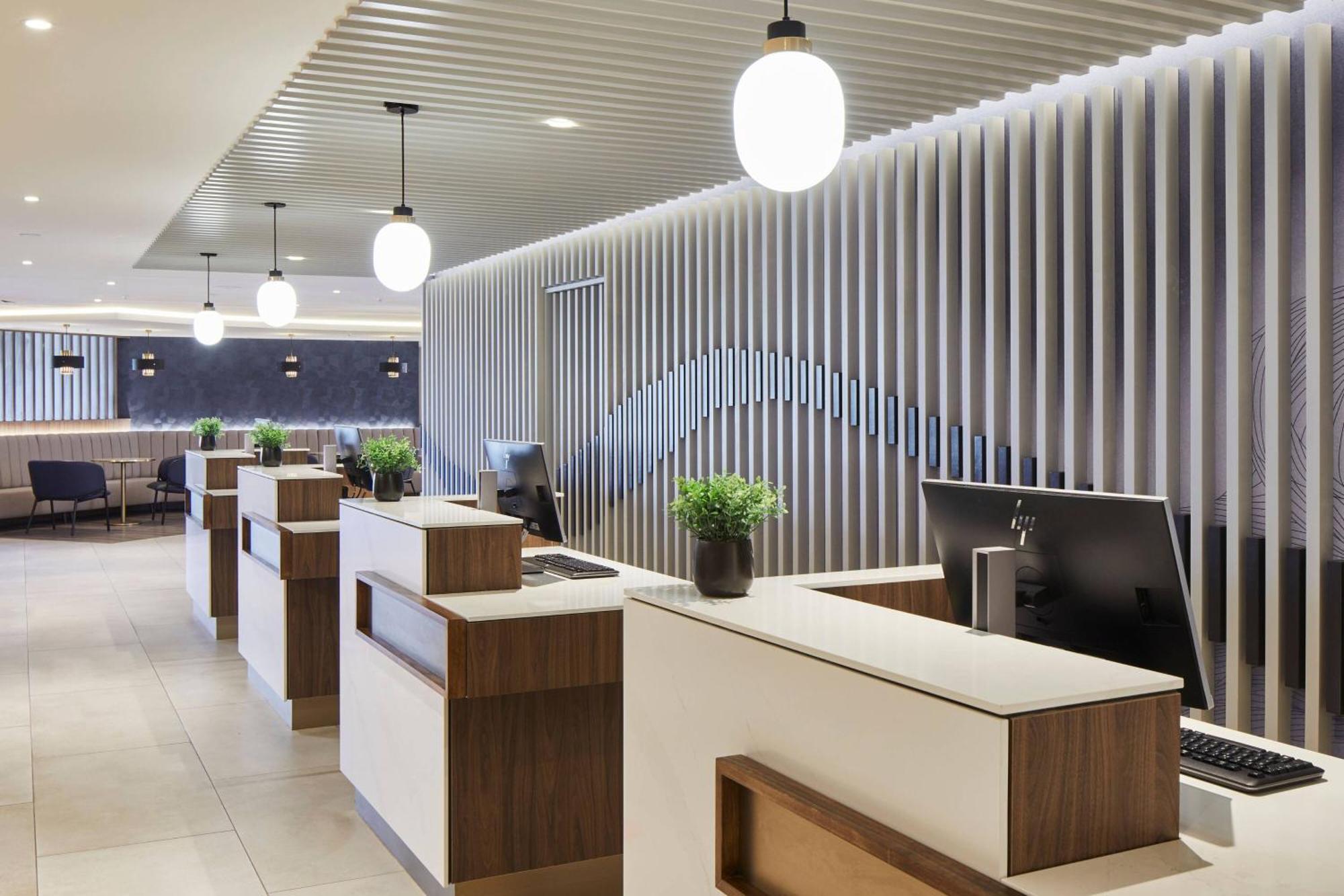 Courtyard By Marriott London Heathrow Airport Hotell Harlington  Eksteriør bilde